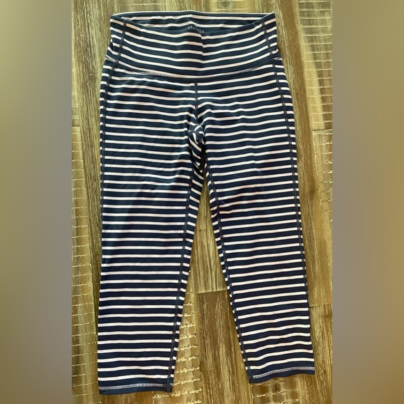 $3/15 Athleta Striped Chaturanga Capri Leggings in Blue size small - Picture 2 of 4